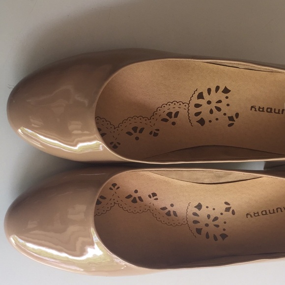 Ada style Chinese Laundry - Picture 11 of 16